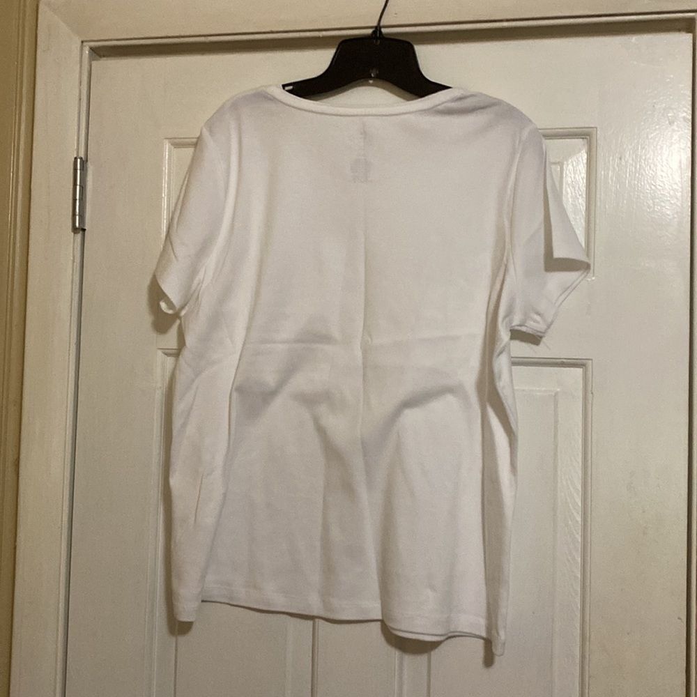 Cool white shirt - Picture 2 of 3